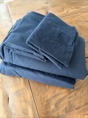 Brooklinen Navy Sheet Set in Deep Navy Blue